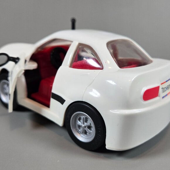 Sam Sedan No 1 (1996) The Chevron Cars - Picture 5 of 7